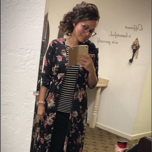 Meet me 🦋🩷 - Picture 4 of 15